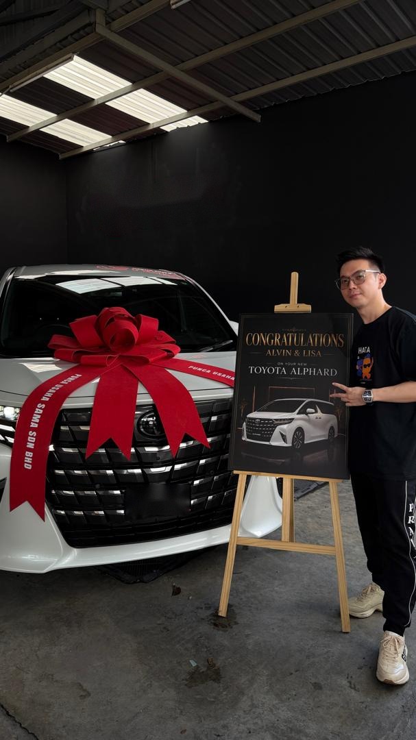 Alvin Ng with his new Toyota Alphard