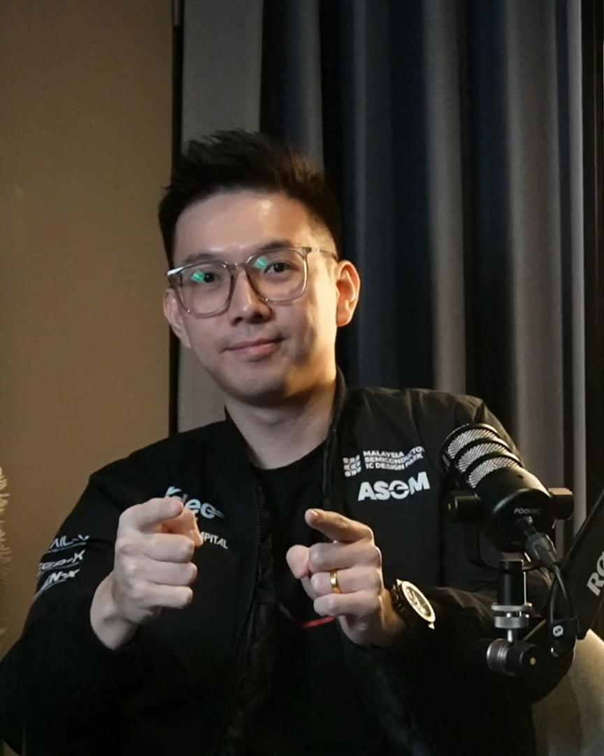 Alvin Ng on set for Hata-Kata Media