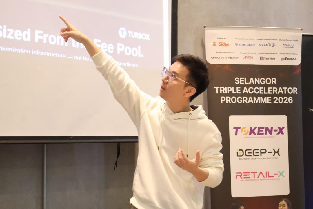 Alvin Ng presenting at Selangor Triple Accelerator Programme