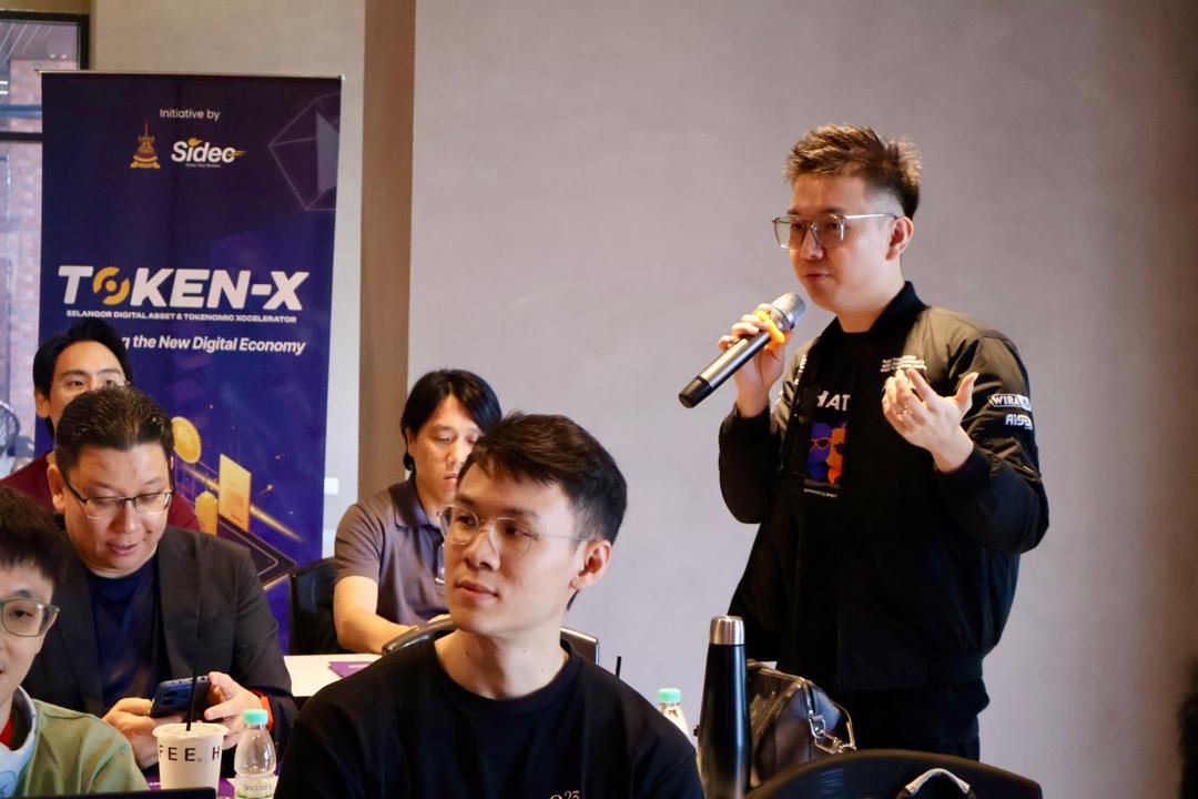 Alvin Ng presenting at Token-X