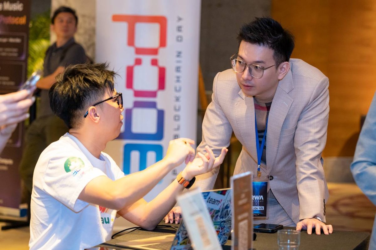 Alvin Ng networking at RWA Gateway